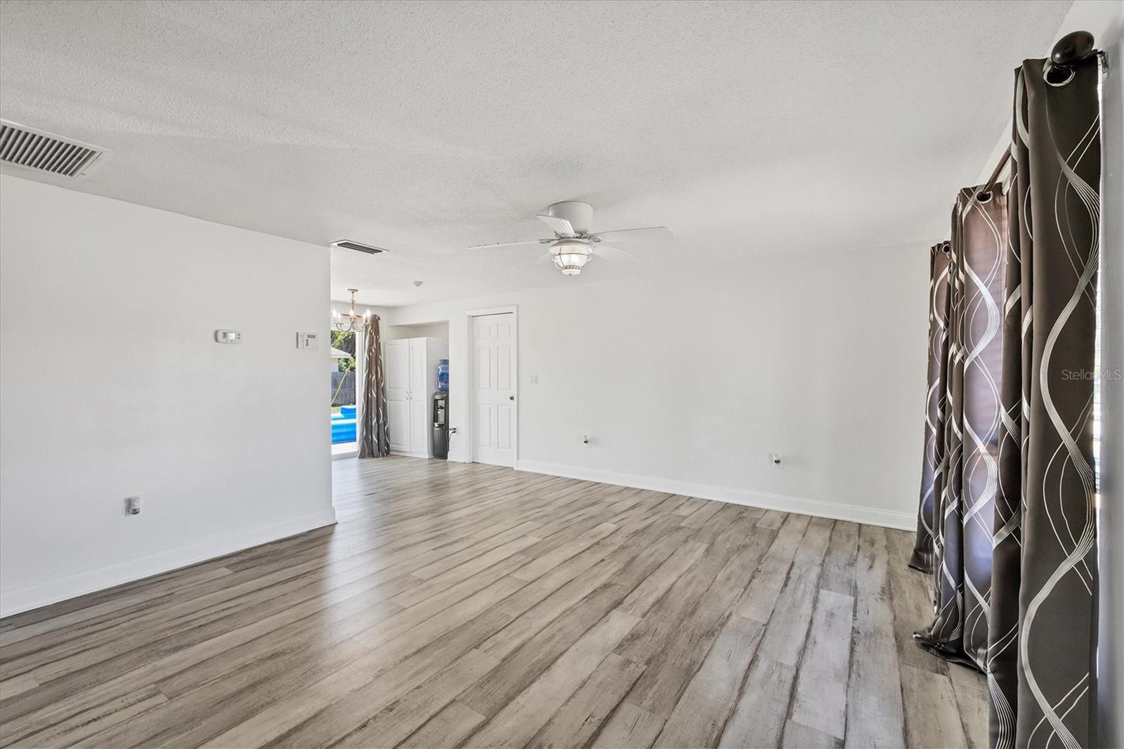 Image 5 of 23 For 5755 Oxalis Road