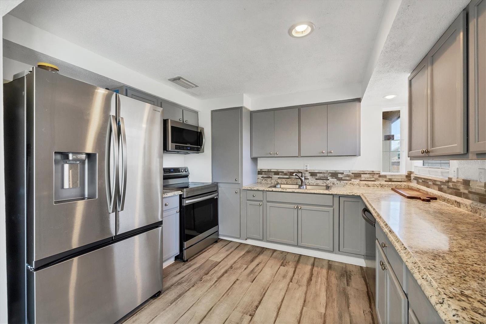 Image 6 of 23 For 5755 Oxalis Road
