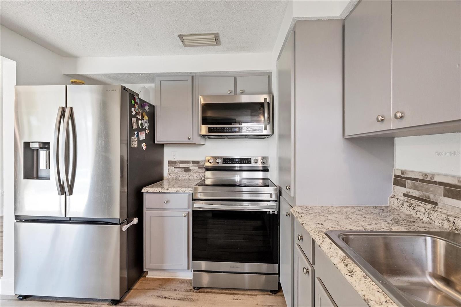 Image 9 of 23 For 5755 Oxalis Road