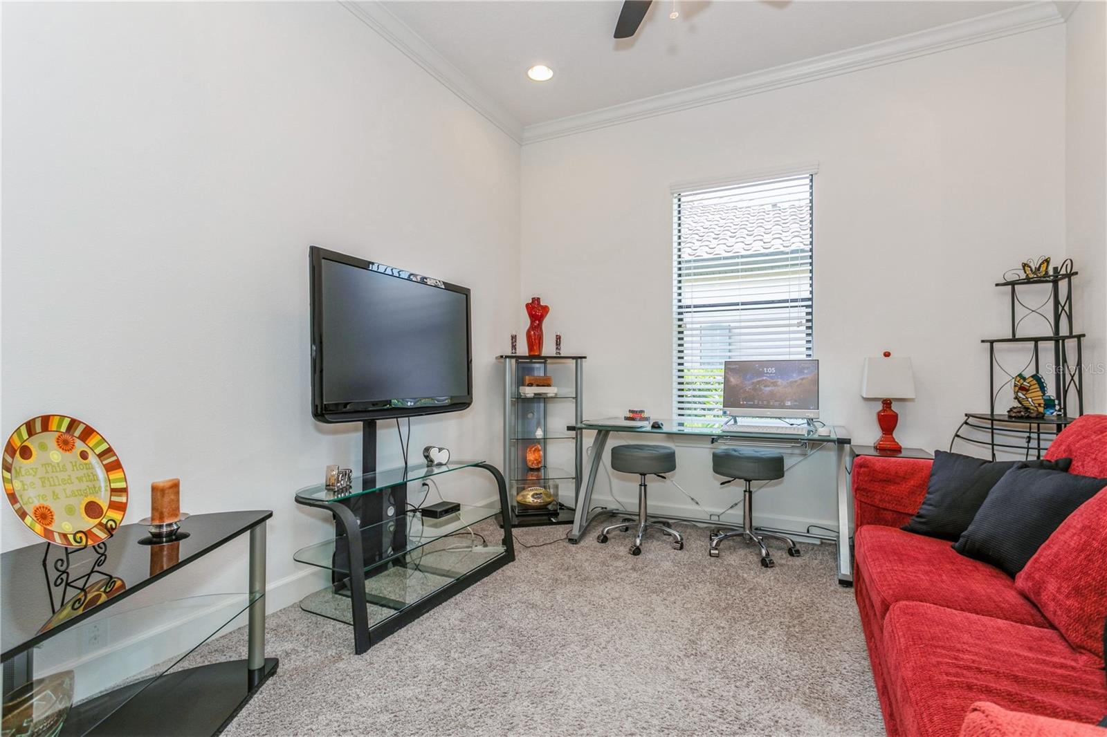 Listing photo id 8 for 5585 Semolino Street