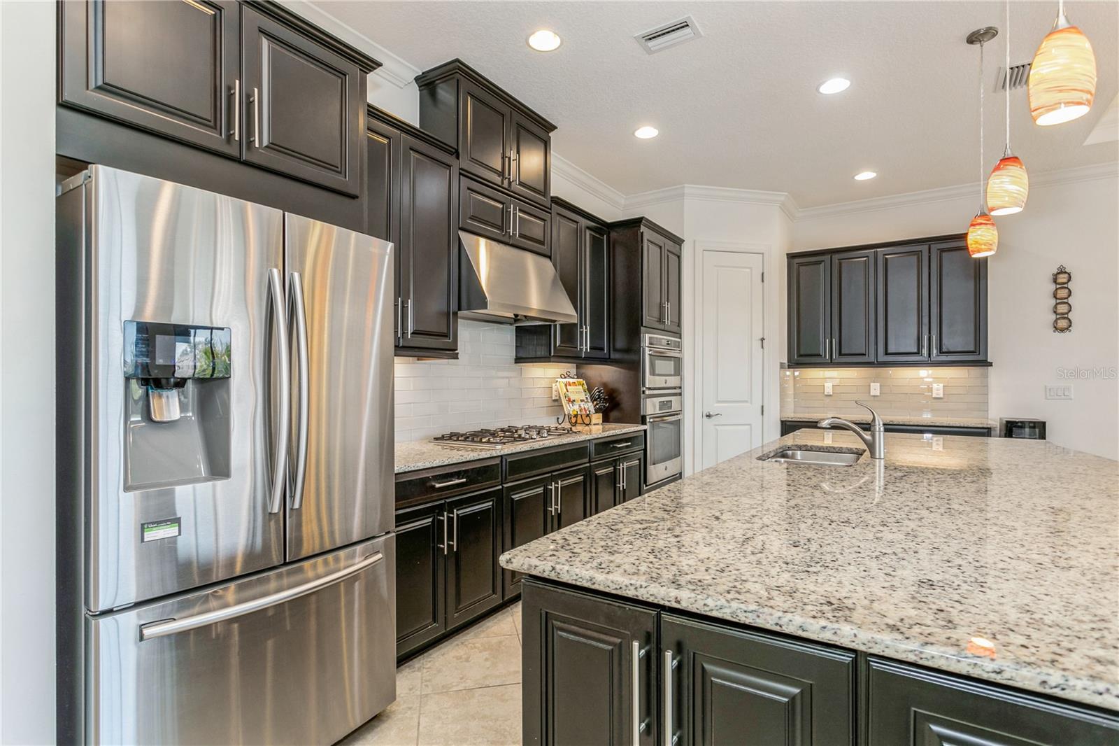 Listing photo id 10 for 5585 Semolino Street