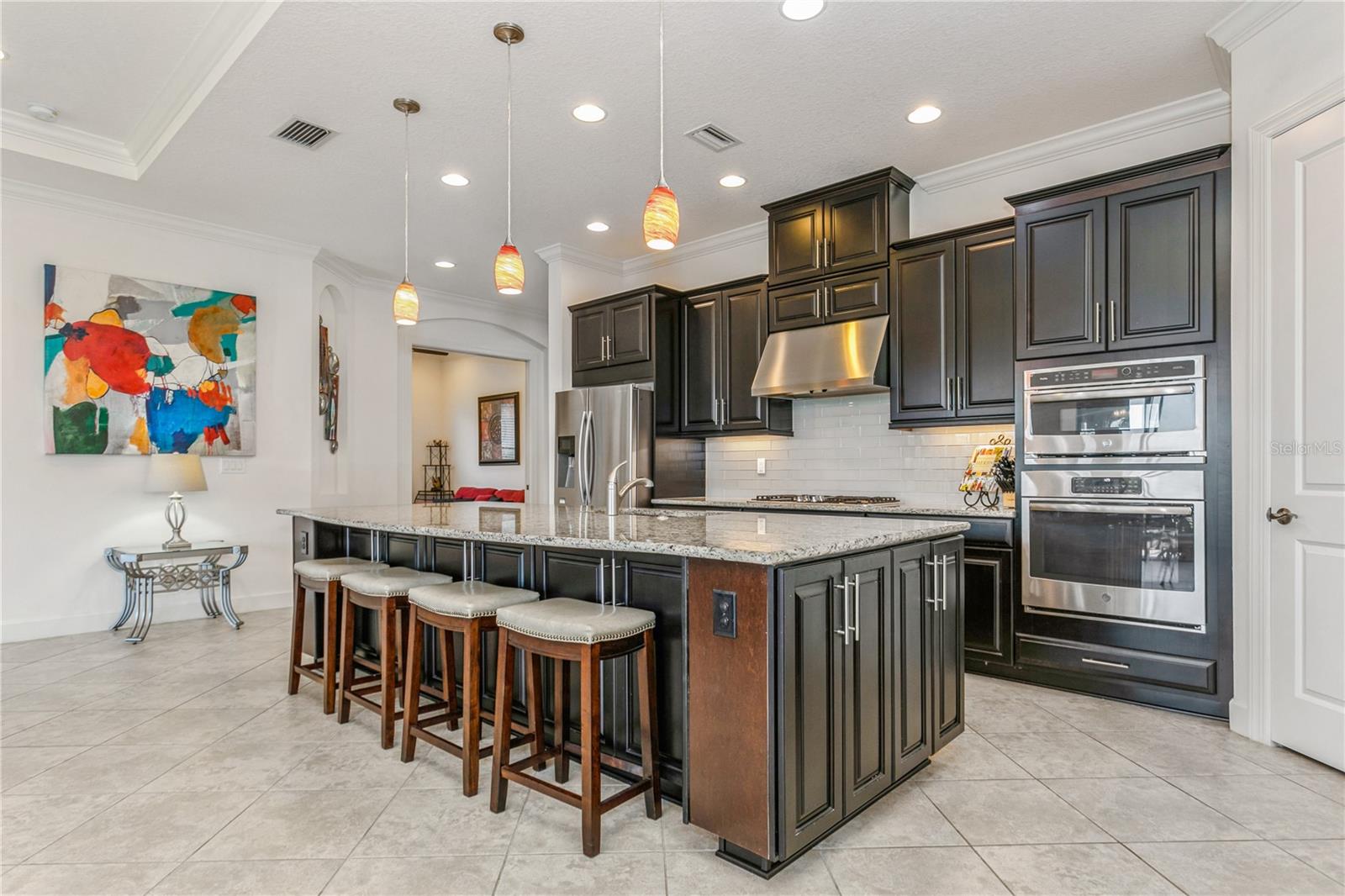 Listing photo id 14 for 5585 Semolino Street