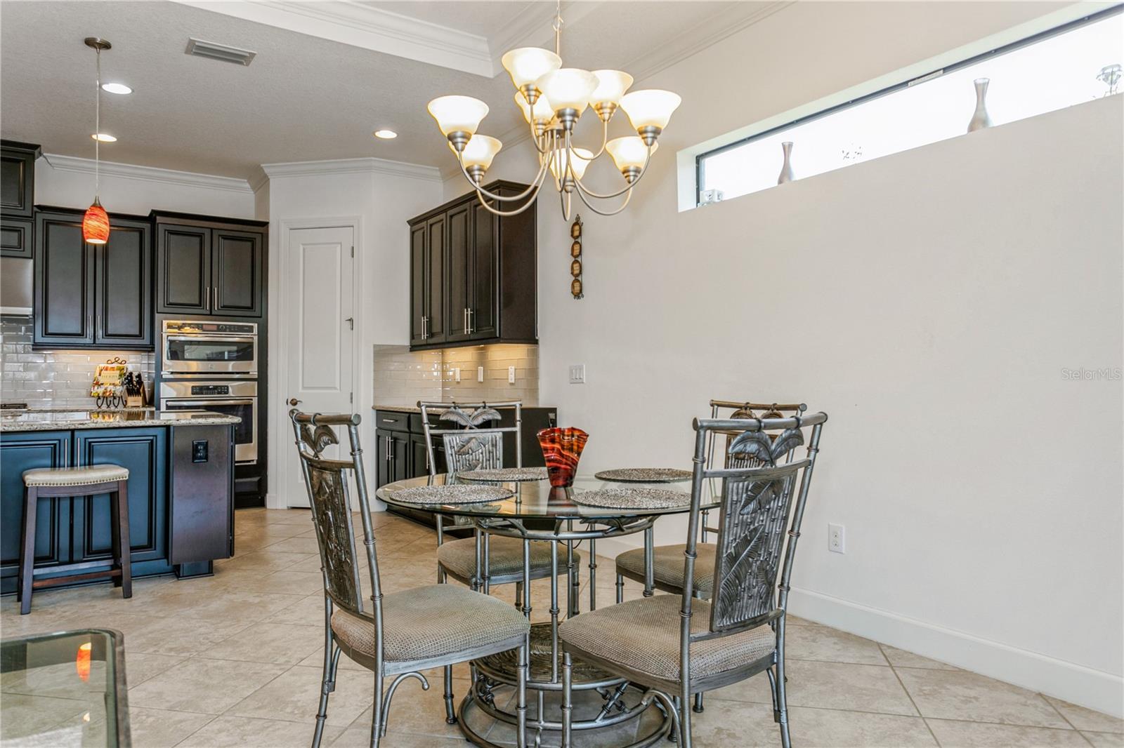 Listing photo id 15 for 5585 Semolino Street