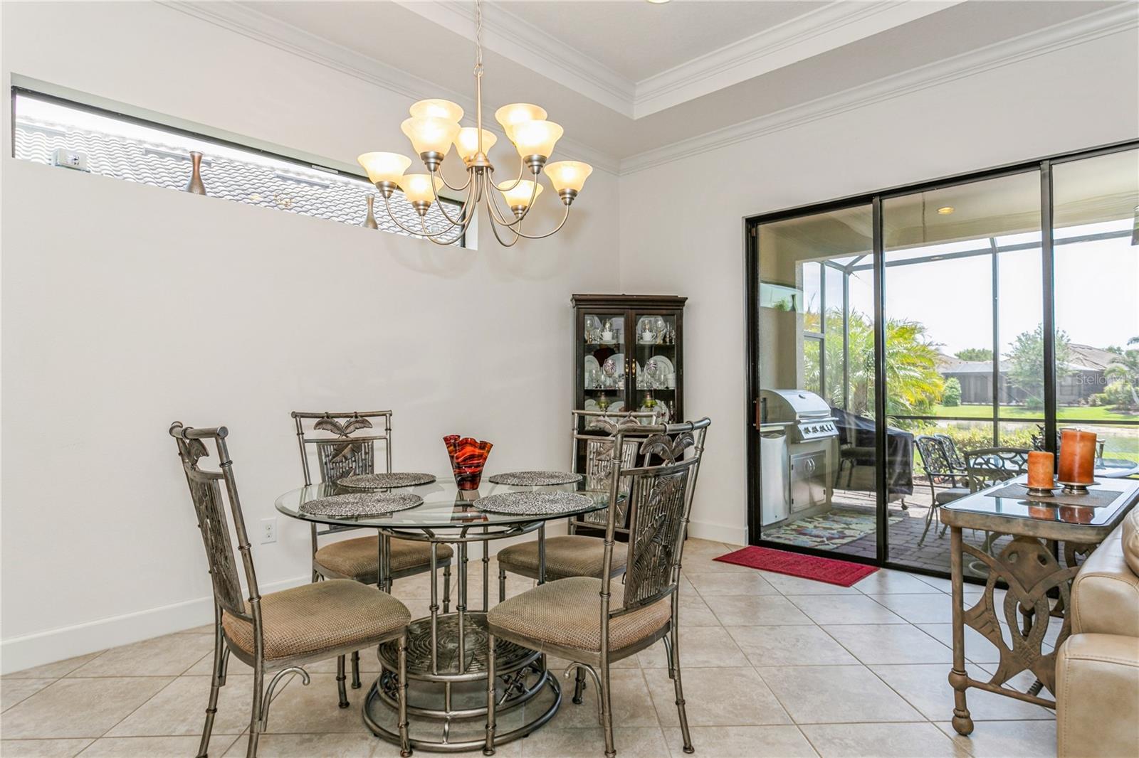 Listing photo id 17 for 5585 Semolino Street