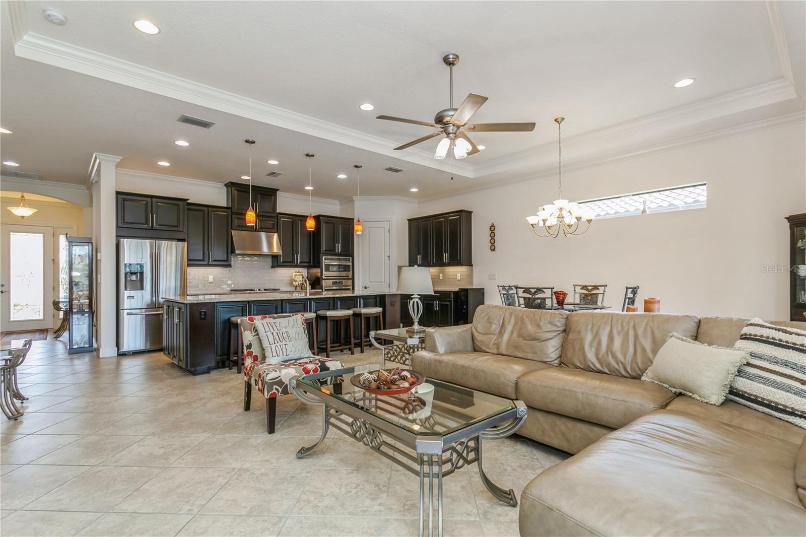 Listing photo id 18 for 5585 Semolino Street