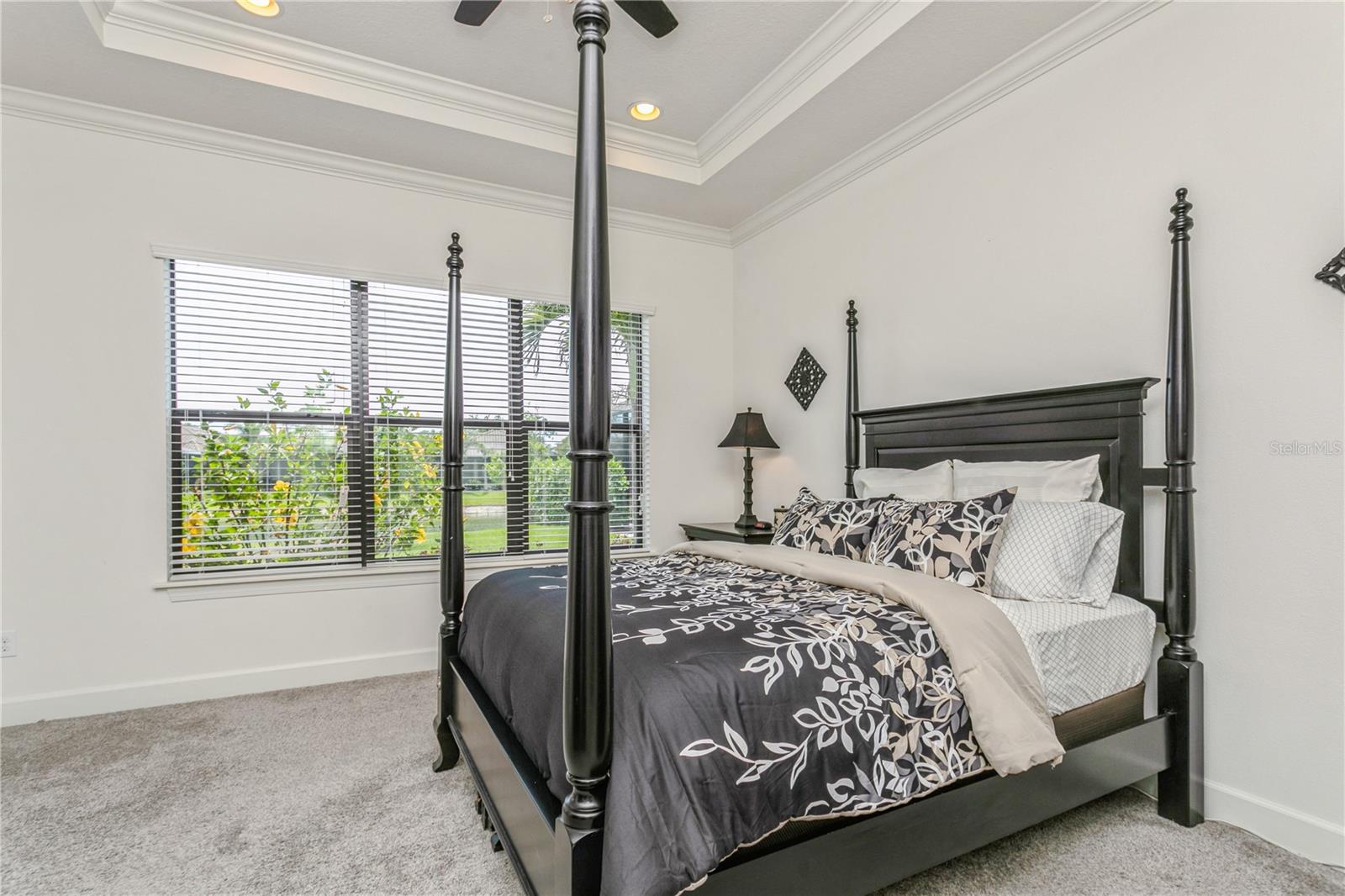 Listing photo id 20 for 5585 Semolino Street