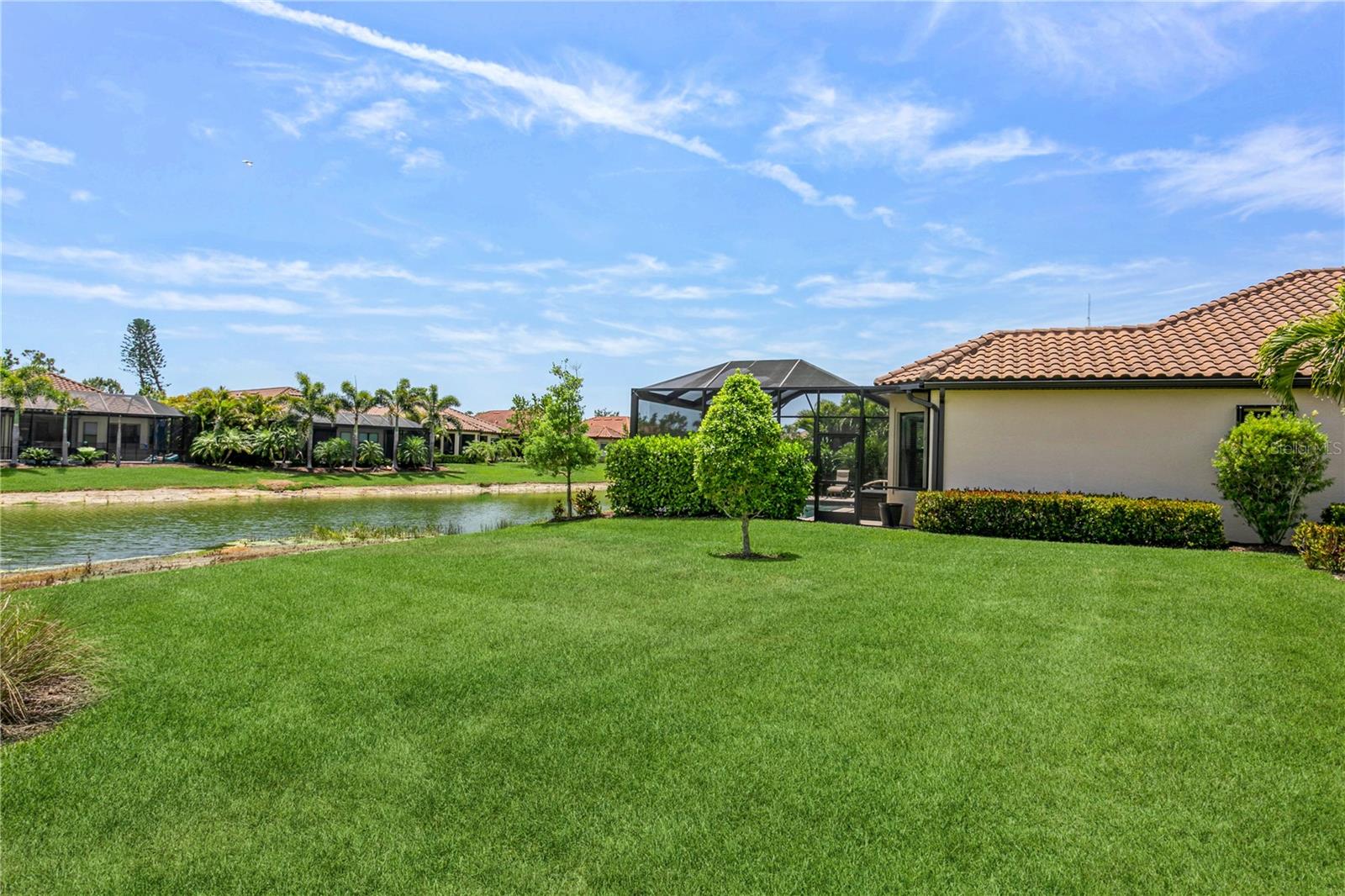 Listing photo id 29 for 5585 Semolino Street