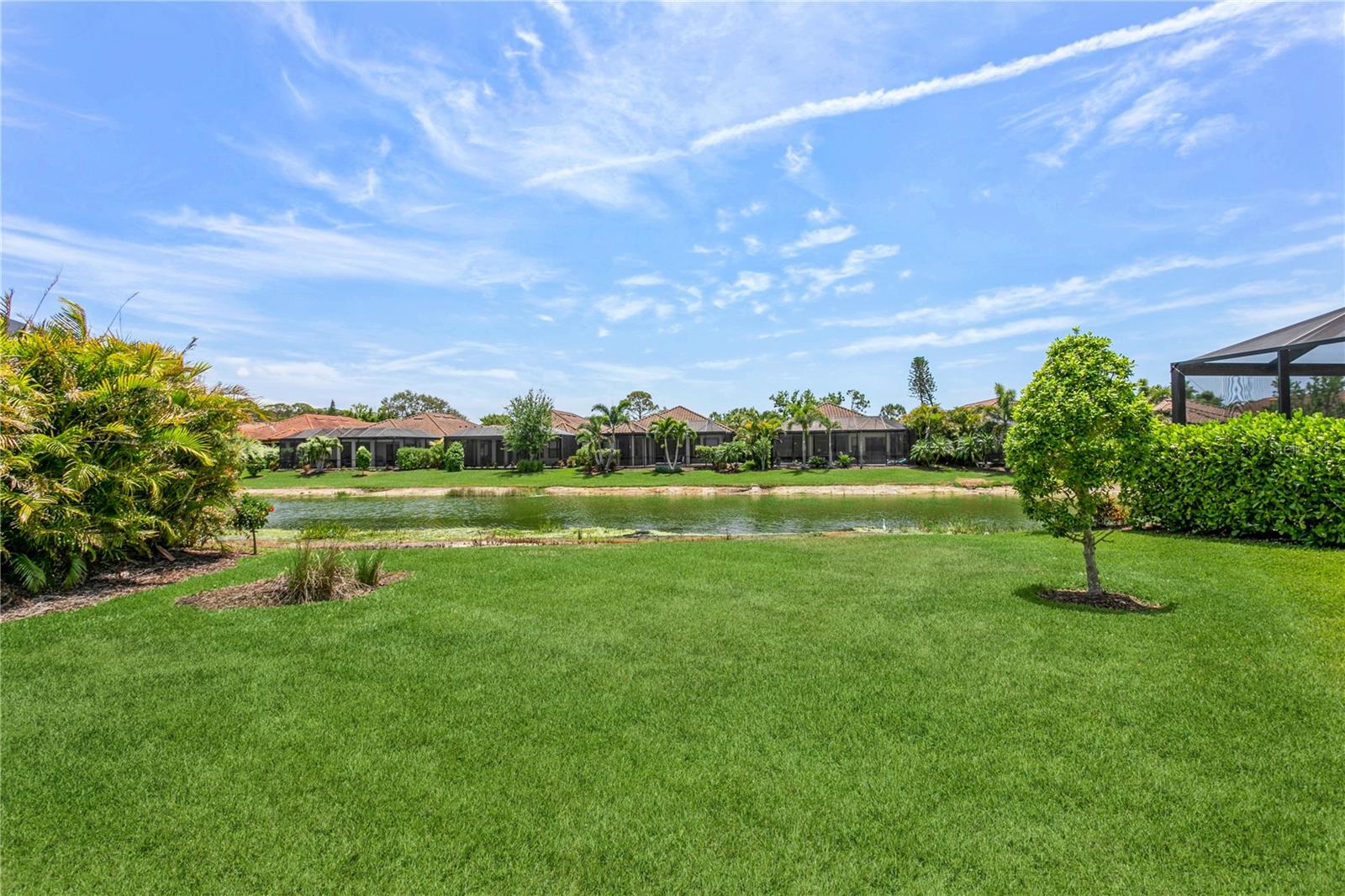 Listing photo id 30 for 5585 Semolino Street