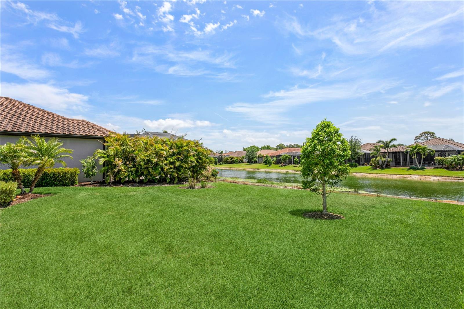 Listing photo id 31 for 5585 Semolino Street