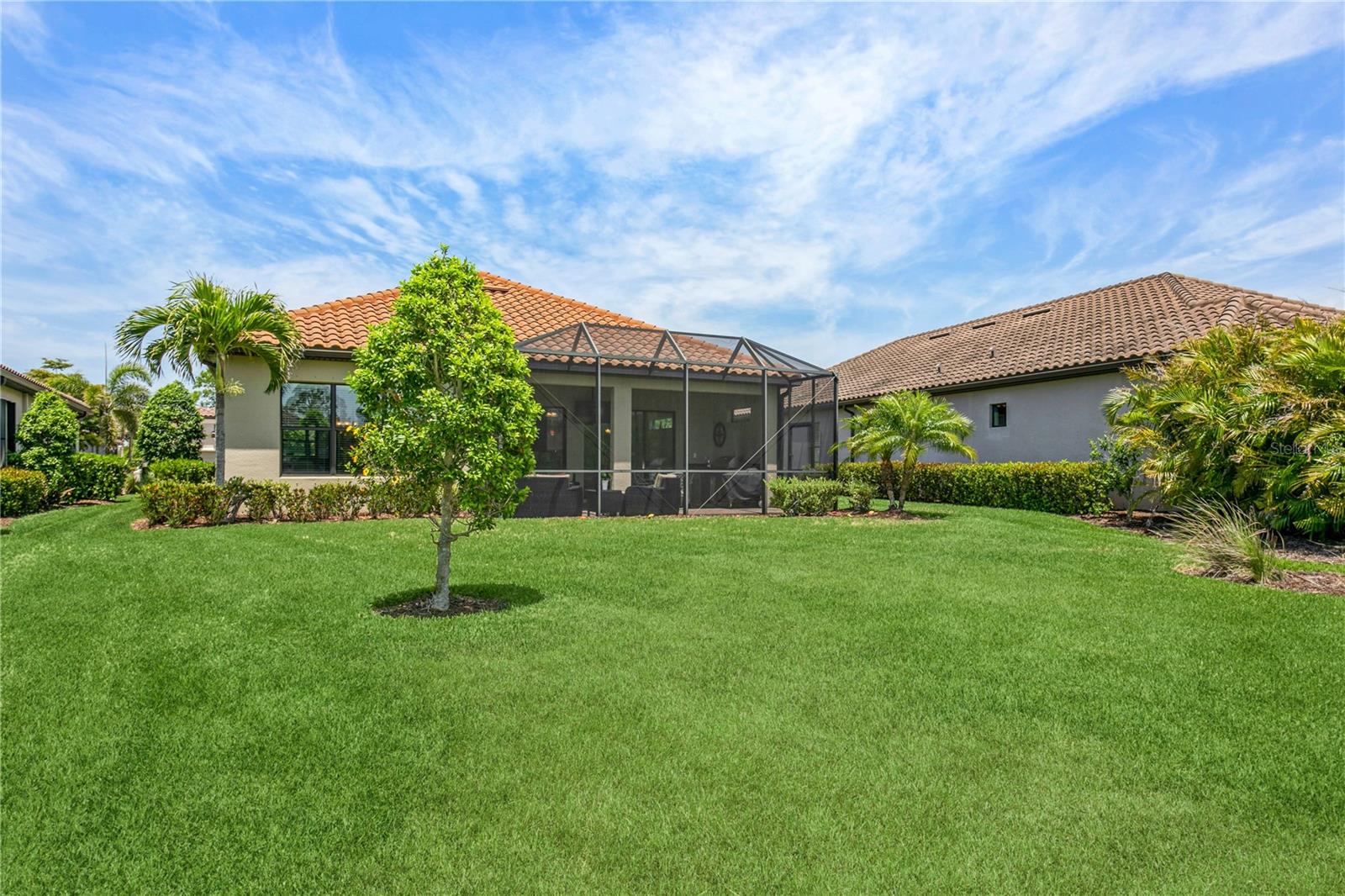 Listing photo id 32 for 5585 Semolino Street