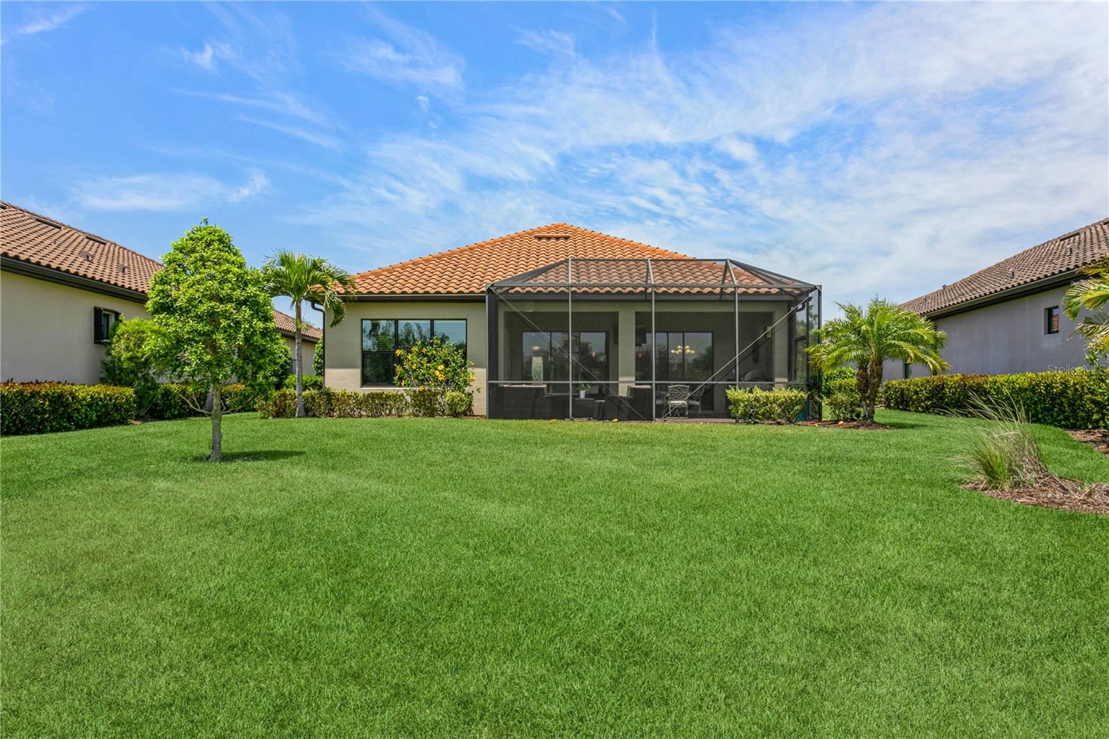 Listing photo id 33 for 5585 Semolino Street
