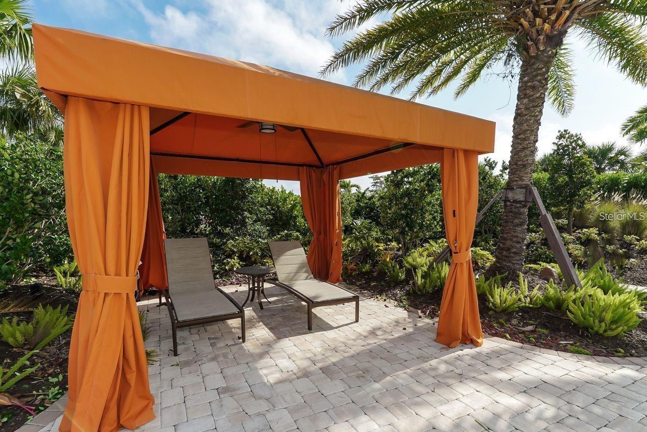Listing photo id 42 for 5585 Semolino Street
