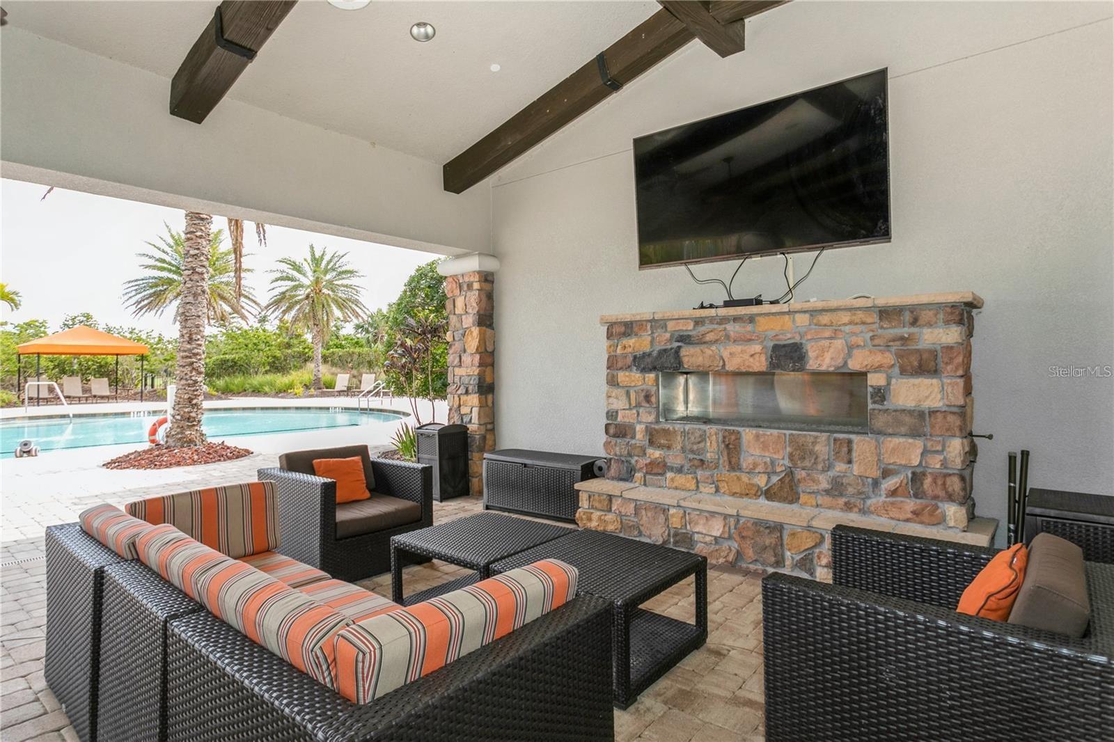 Listing photo id 44 for 5585 Semolino Street