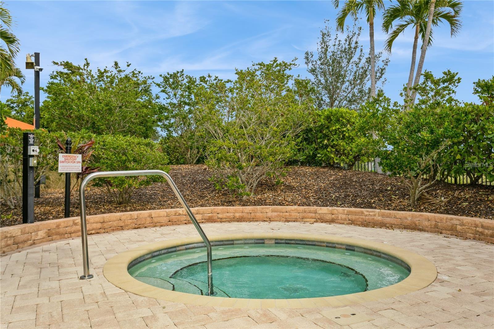 Listing photo id 45 for 5585 Semolino Street