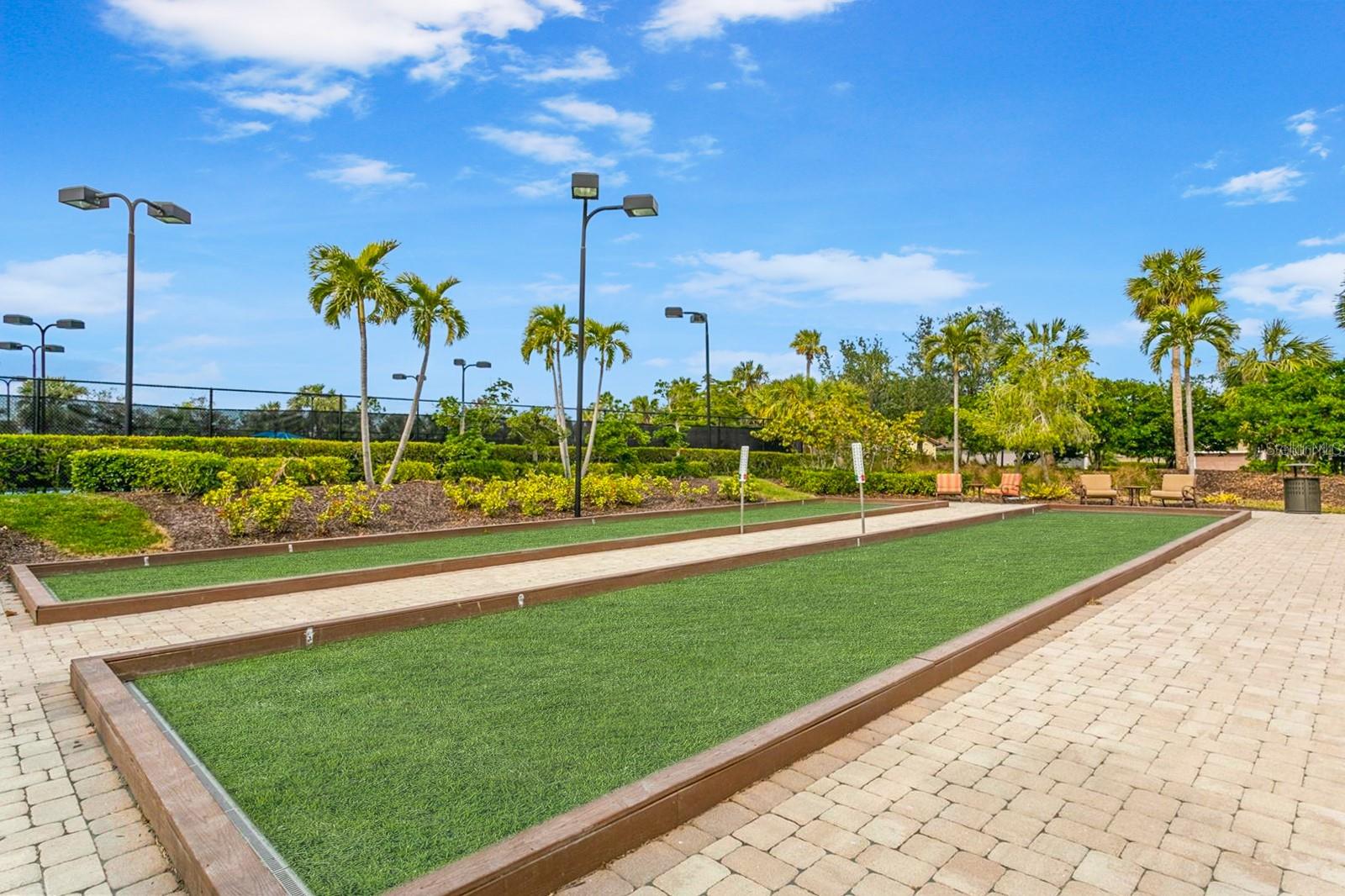 Listing photo id 47 for 5585 Semolino Street