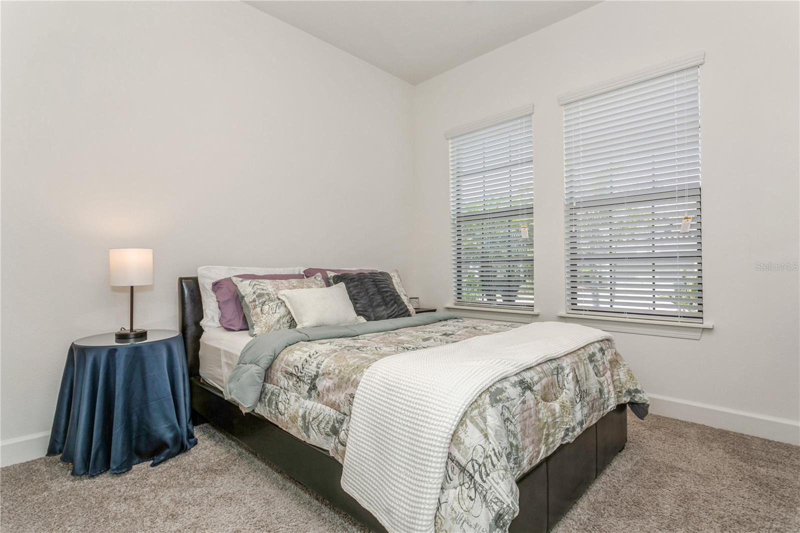 Listing photo id 3 for 5585 Semolino Street
