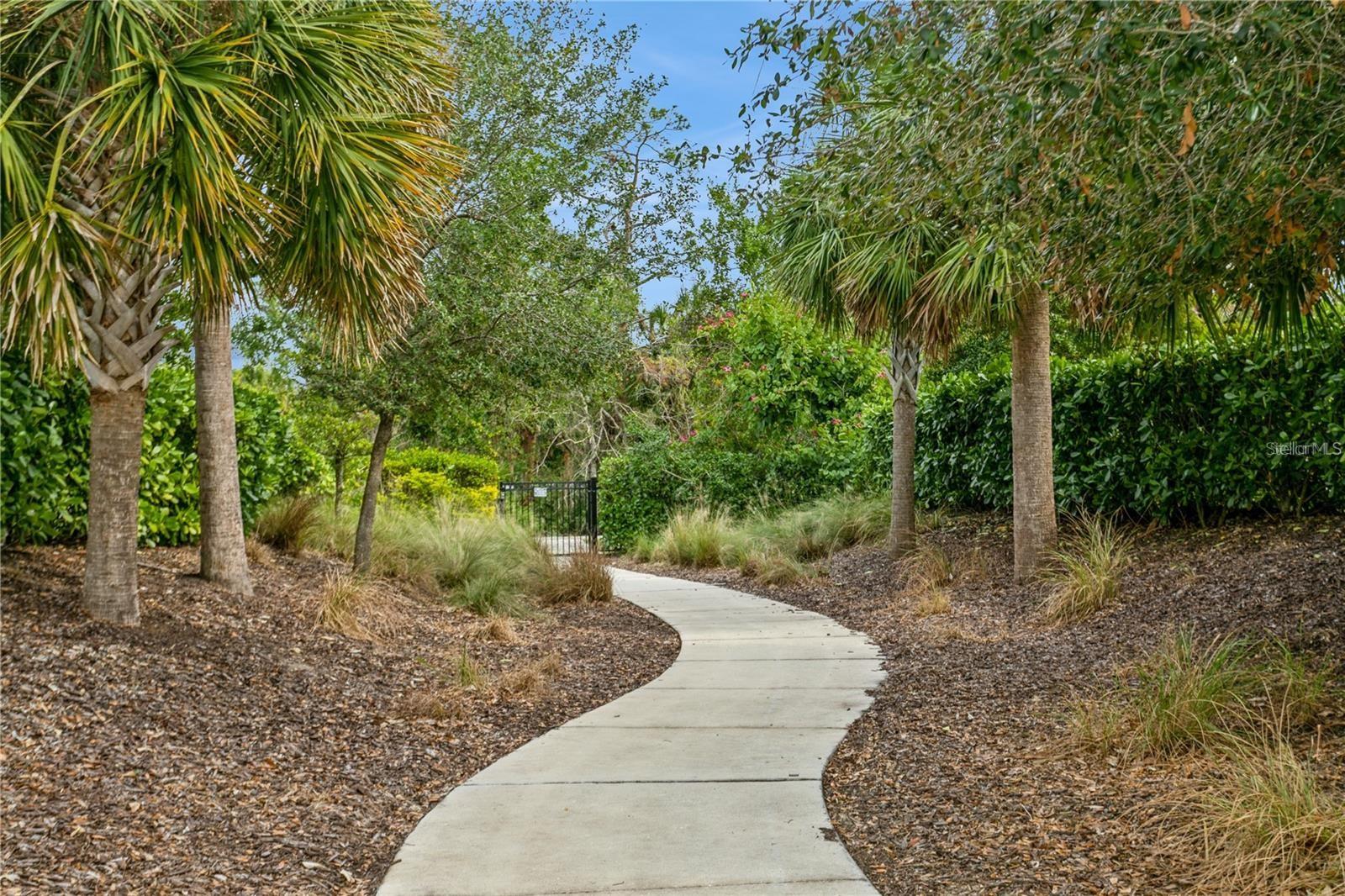 Listing photo id 52 for 5585 Semolino Street