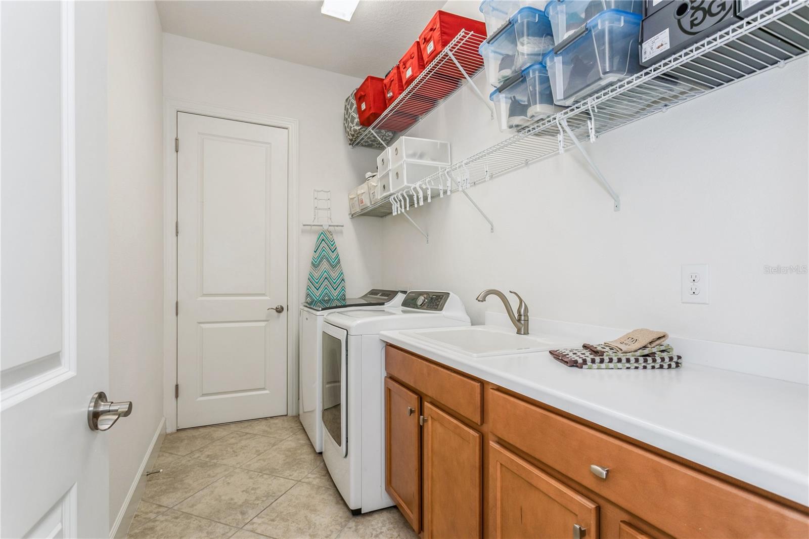 Listing photo id 6 for 5585 Semolino Street