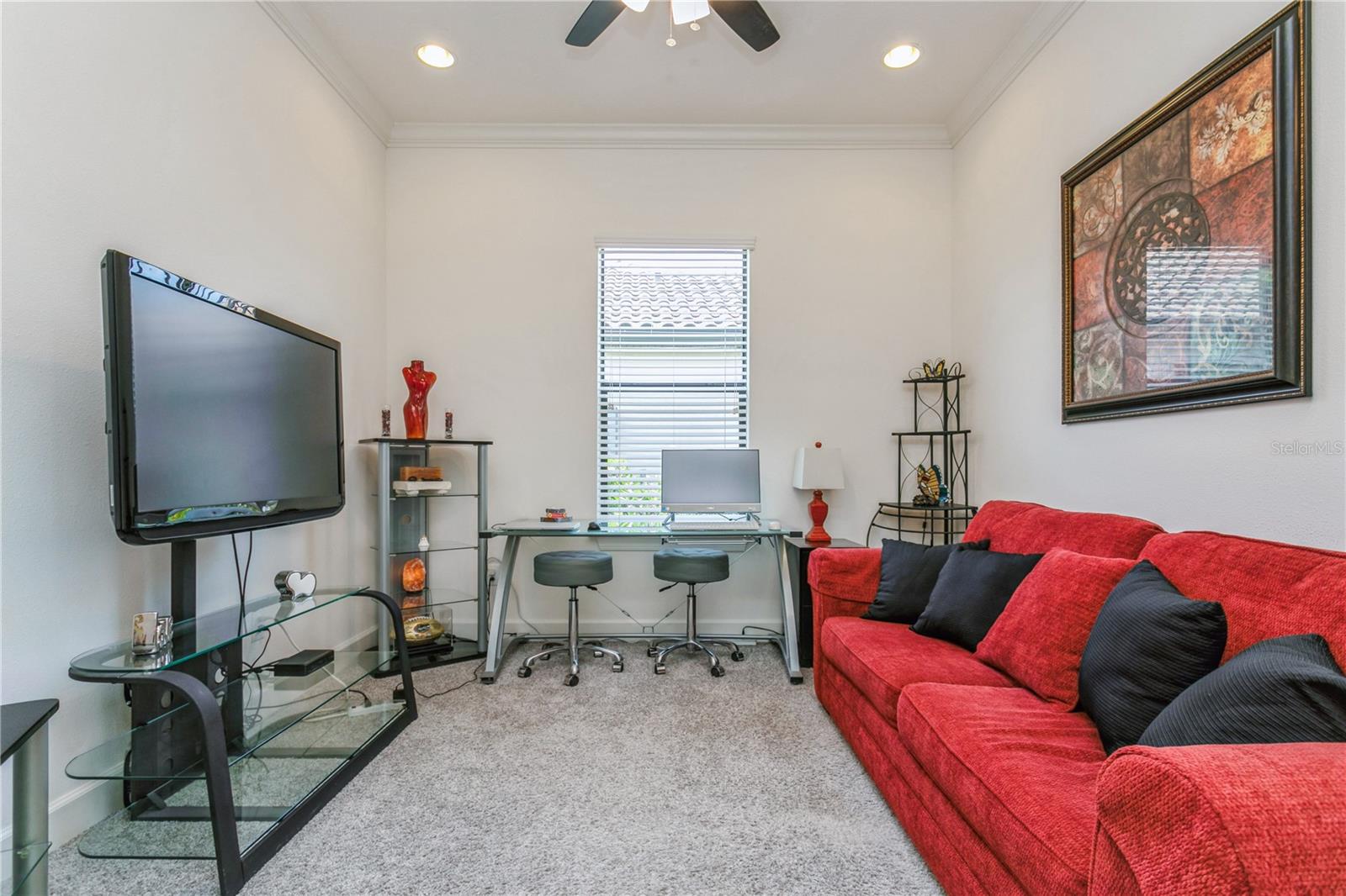 Listing photo id 7 for 5585 Semolino Street