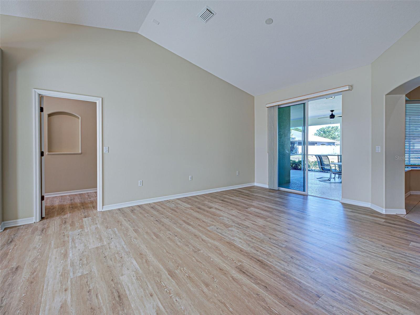 Image 11 of 45 For 4062 Green Tree Avenue