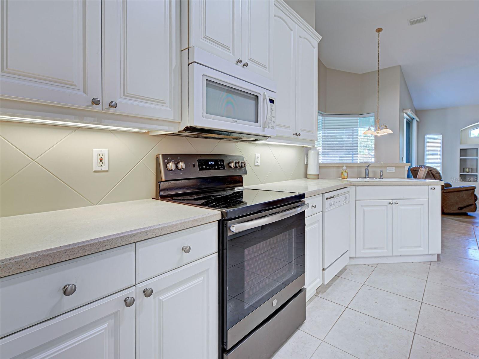 Image 15 of 45 For 4062 Green Tree Avenue