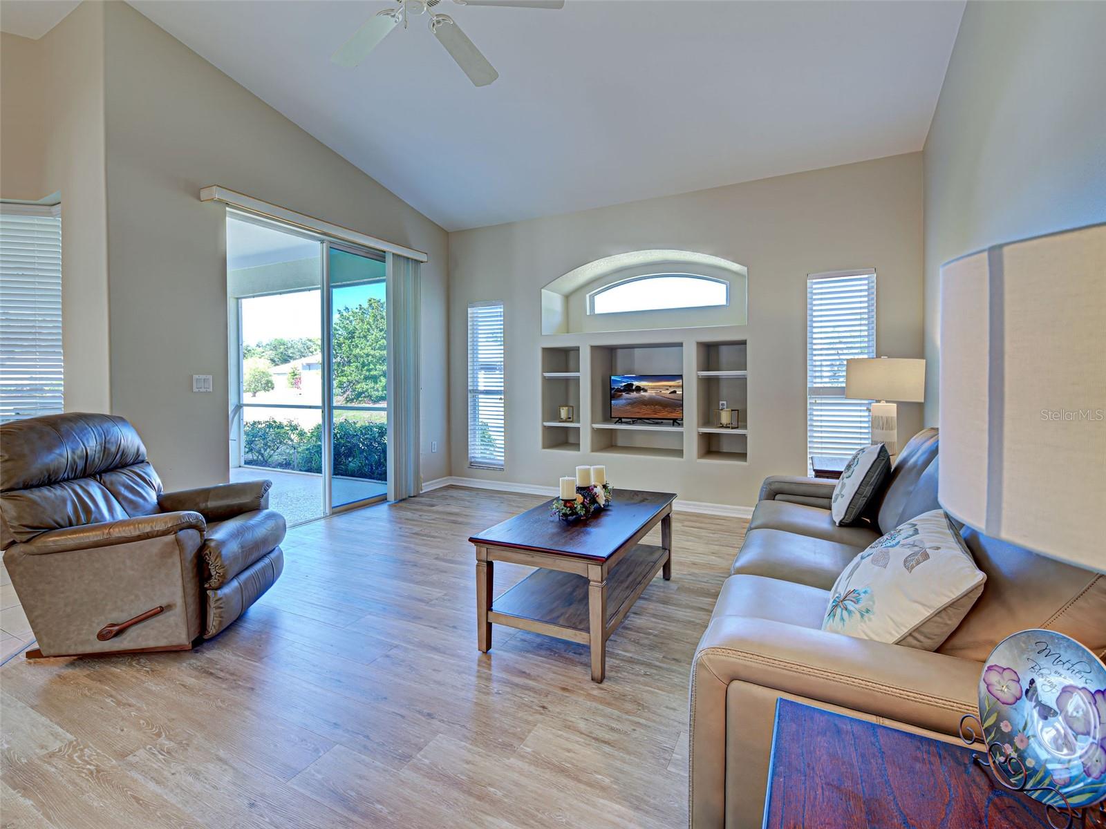 Image 18 of 45 For 4062 Green Tree Avenue