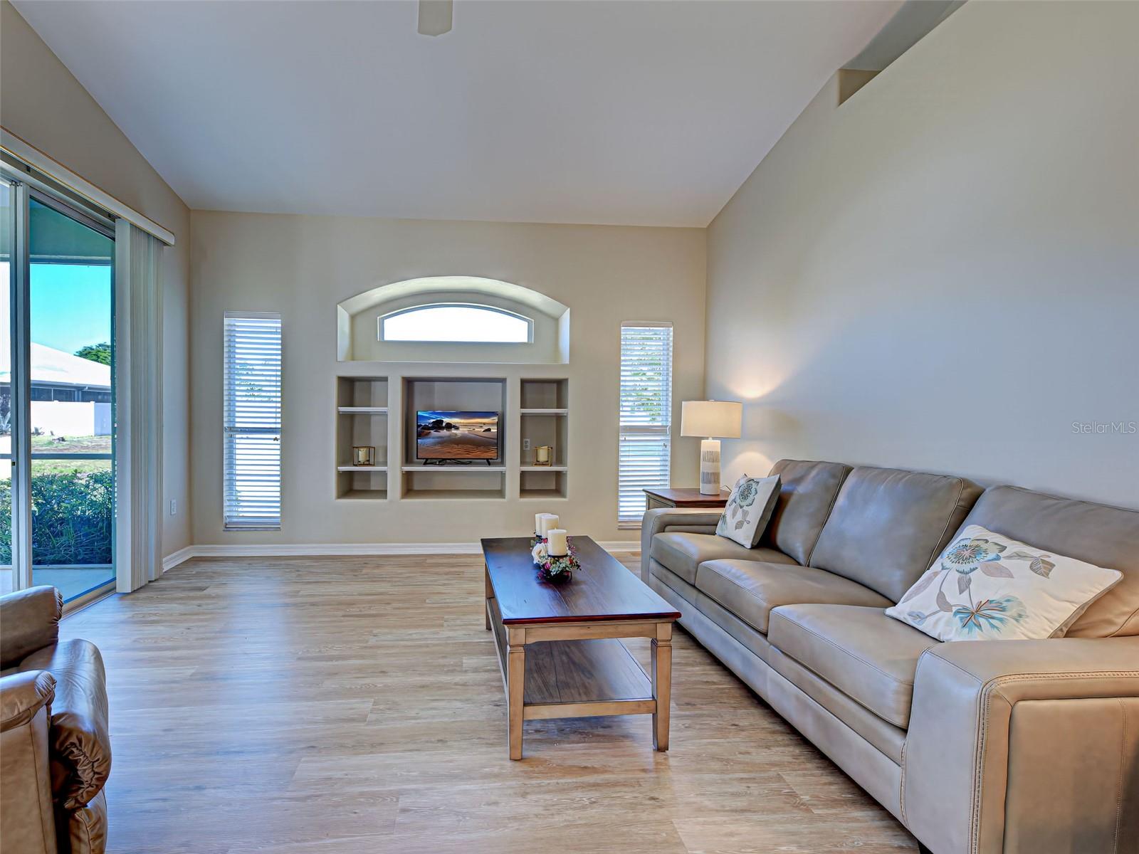 Image 20 of 45 For 4062 Green Tree Avenue