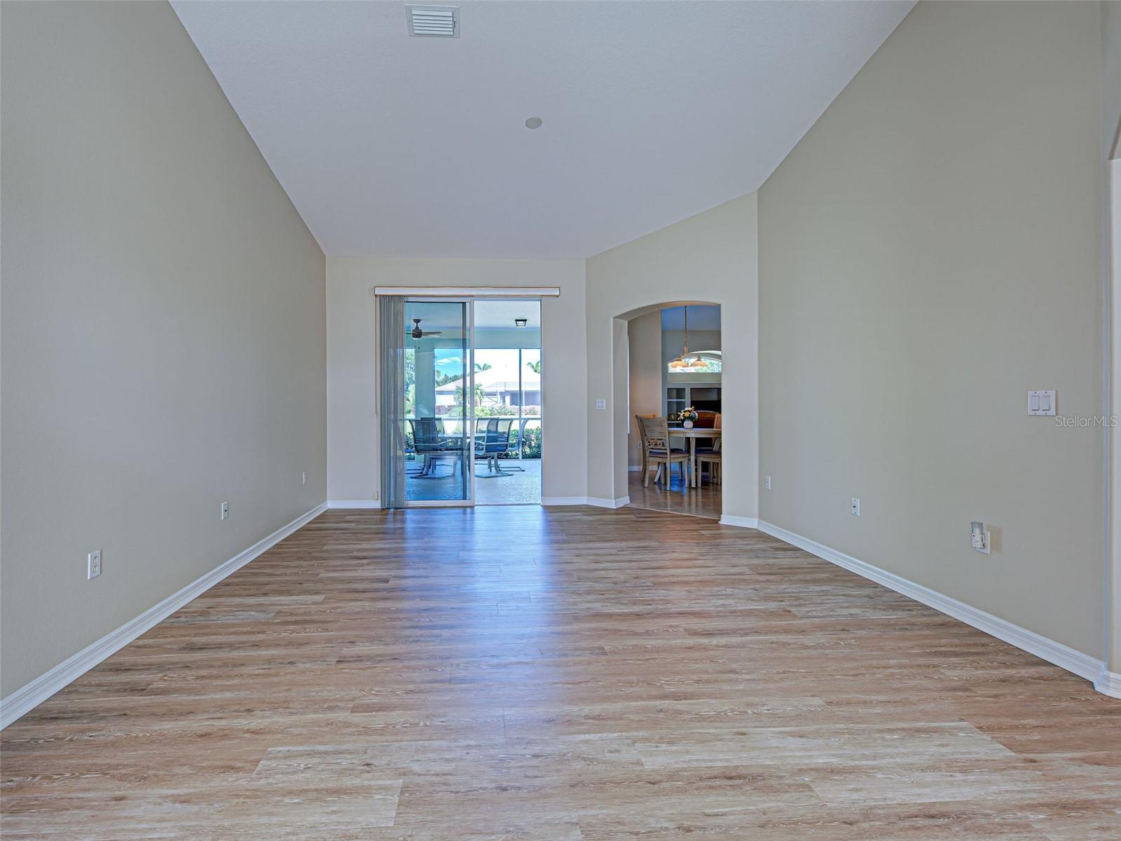Image 9 of 45 For 4062 Green Tree Avenue