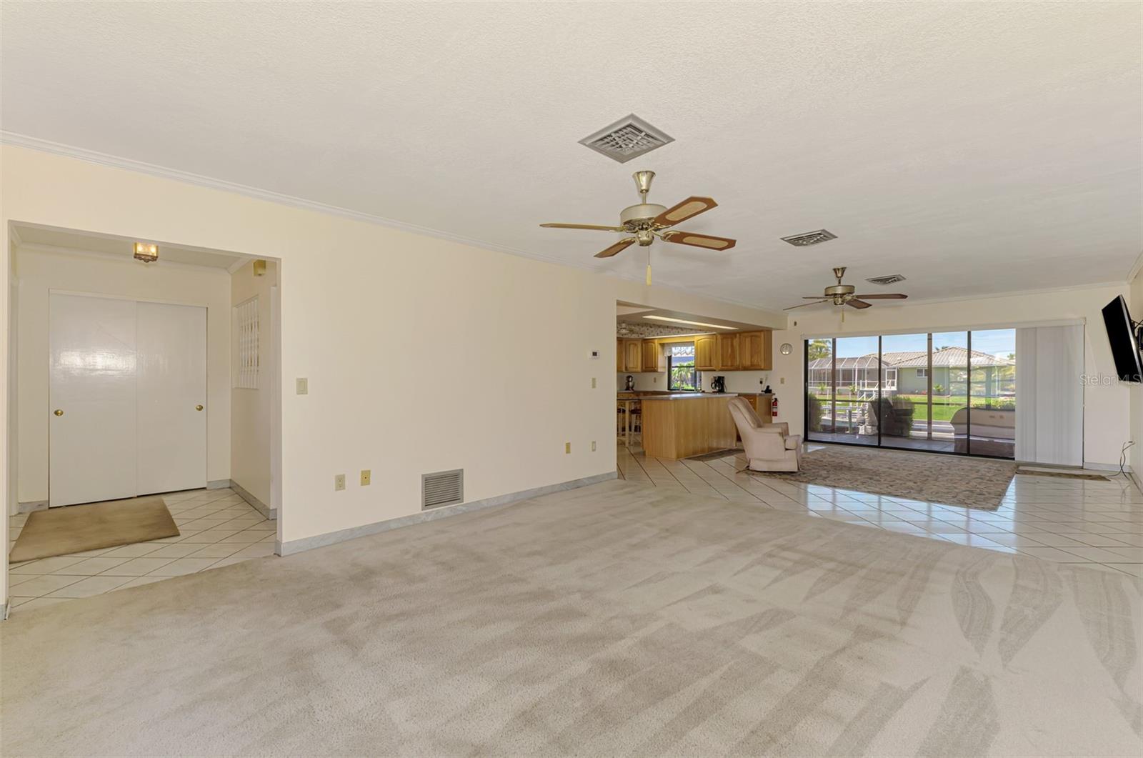 Image 11 of 56 For 322 Oakwood Circle