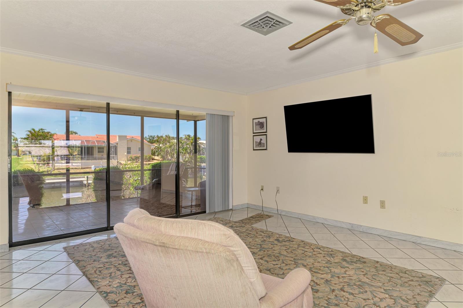 Image 14 of 56 For 322 Oakwood Circle