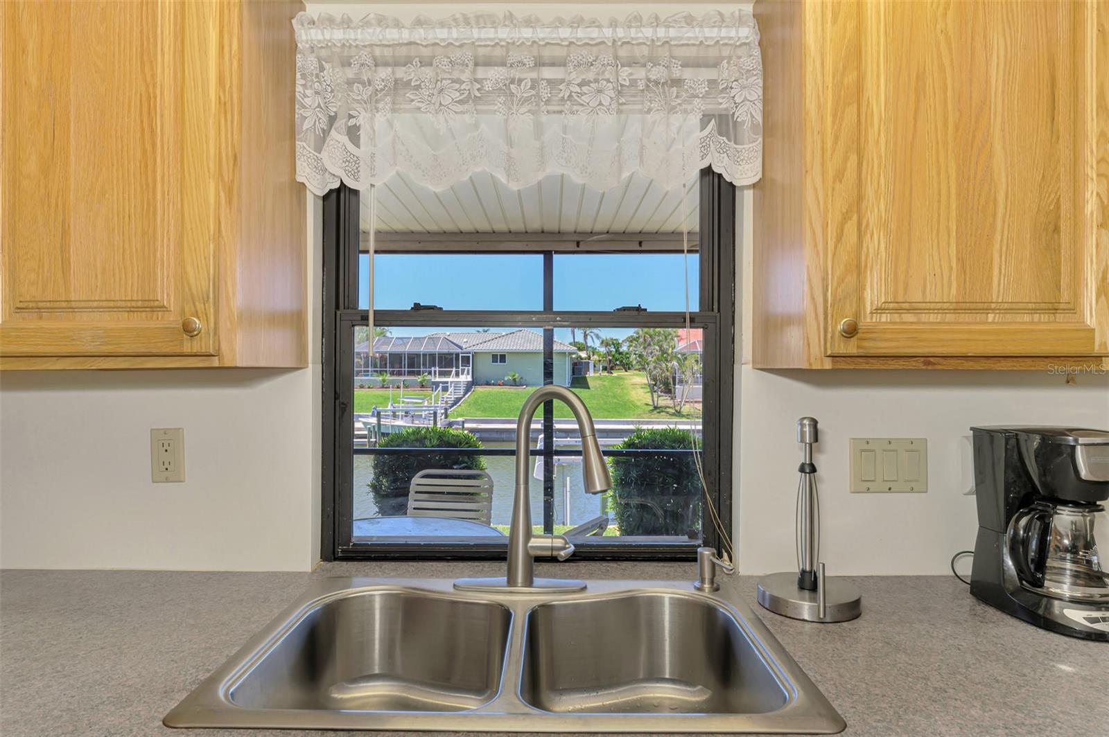 Image 21 of 56 For 322 Oakwood Circle