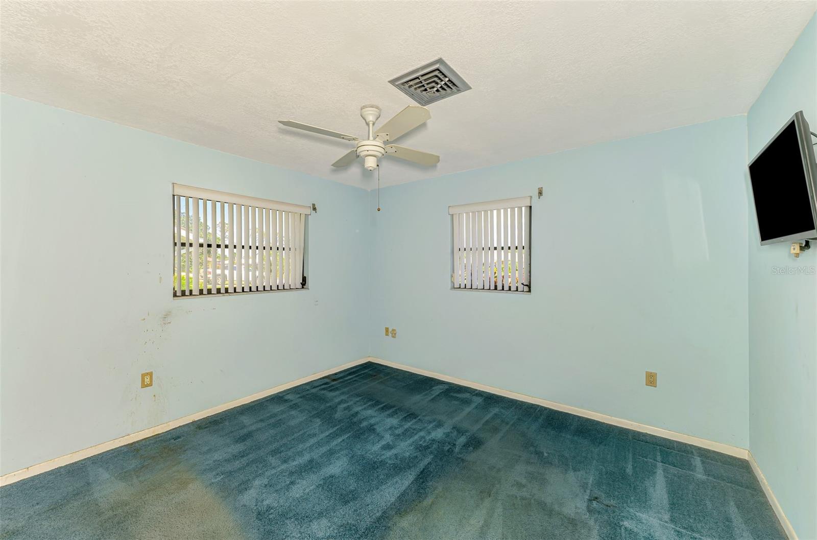 Image 35 of 56 For 322 Oakwood Circle