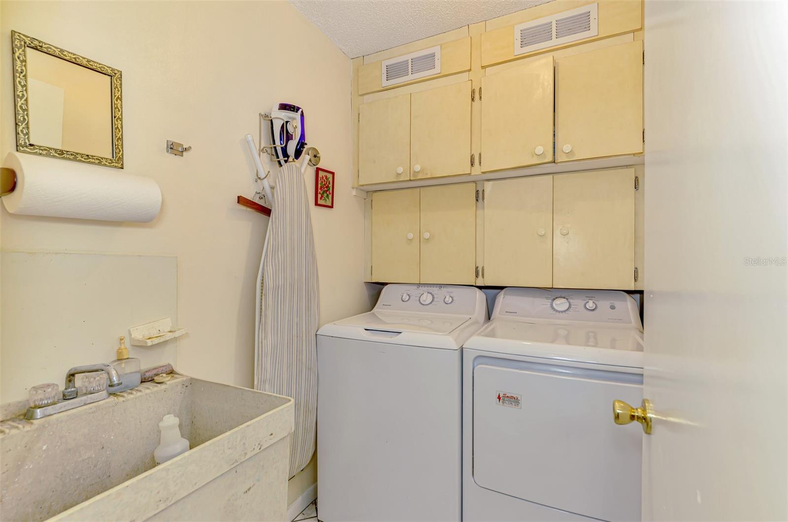 Image 37 of 56 For 322 Oakwood Circle