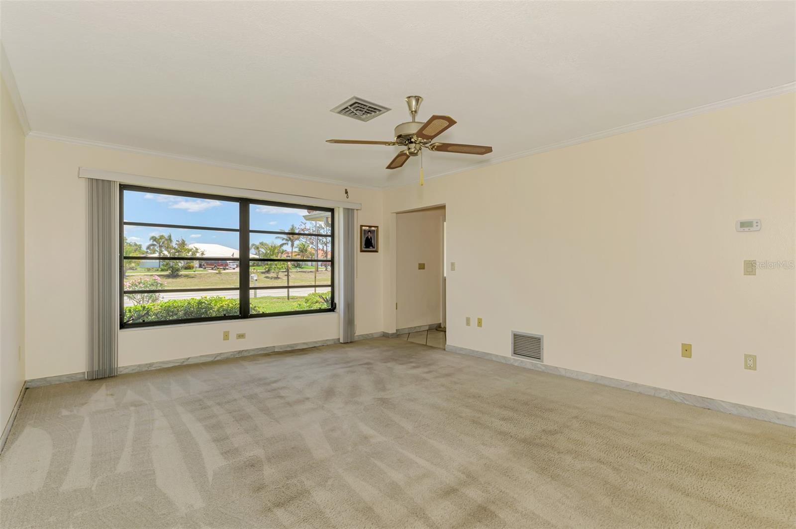 Image 9 of 56 For 322 Oakwood Circle