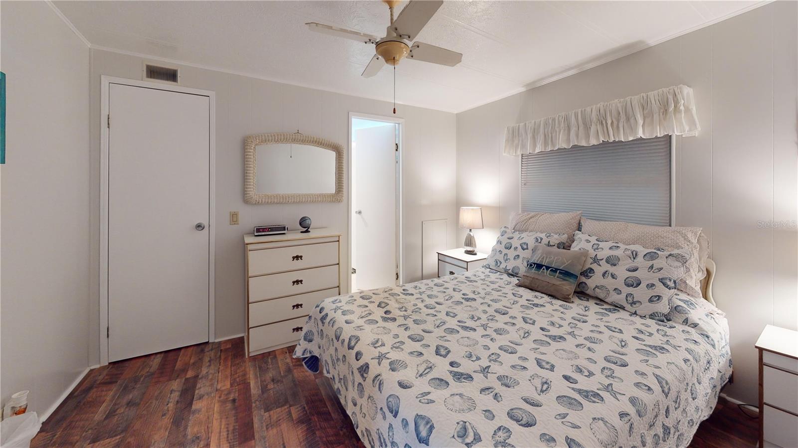 Image 11 of 20 For 5619 Bayshore Road 421