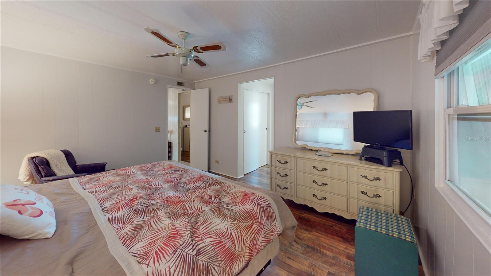Image 13 of 20 For 5619 Bayshore Road 421