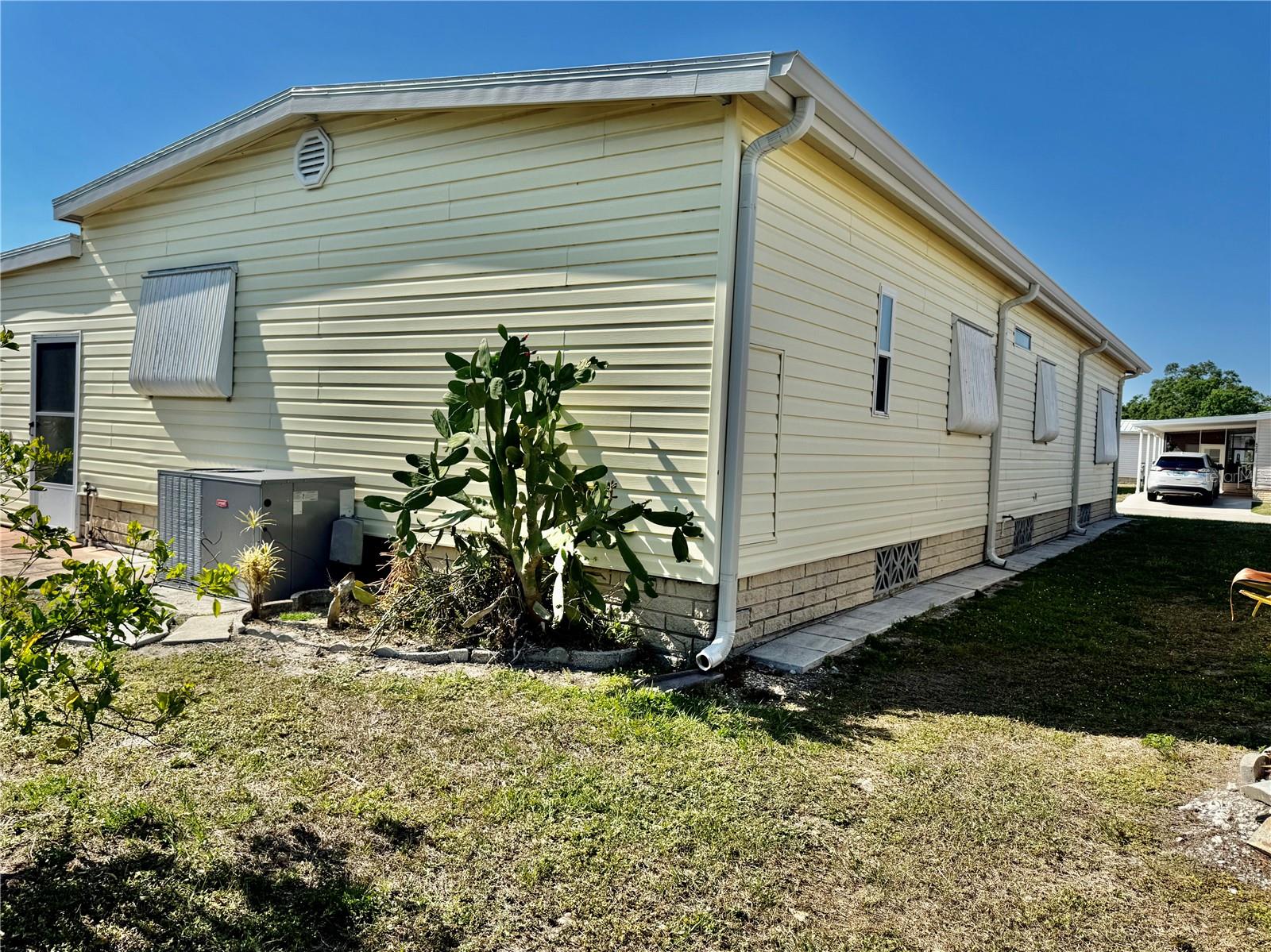 Image 19 of 20 For 5619 Bayshore Road 421