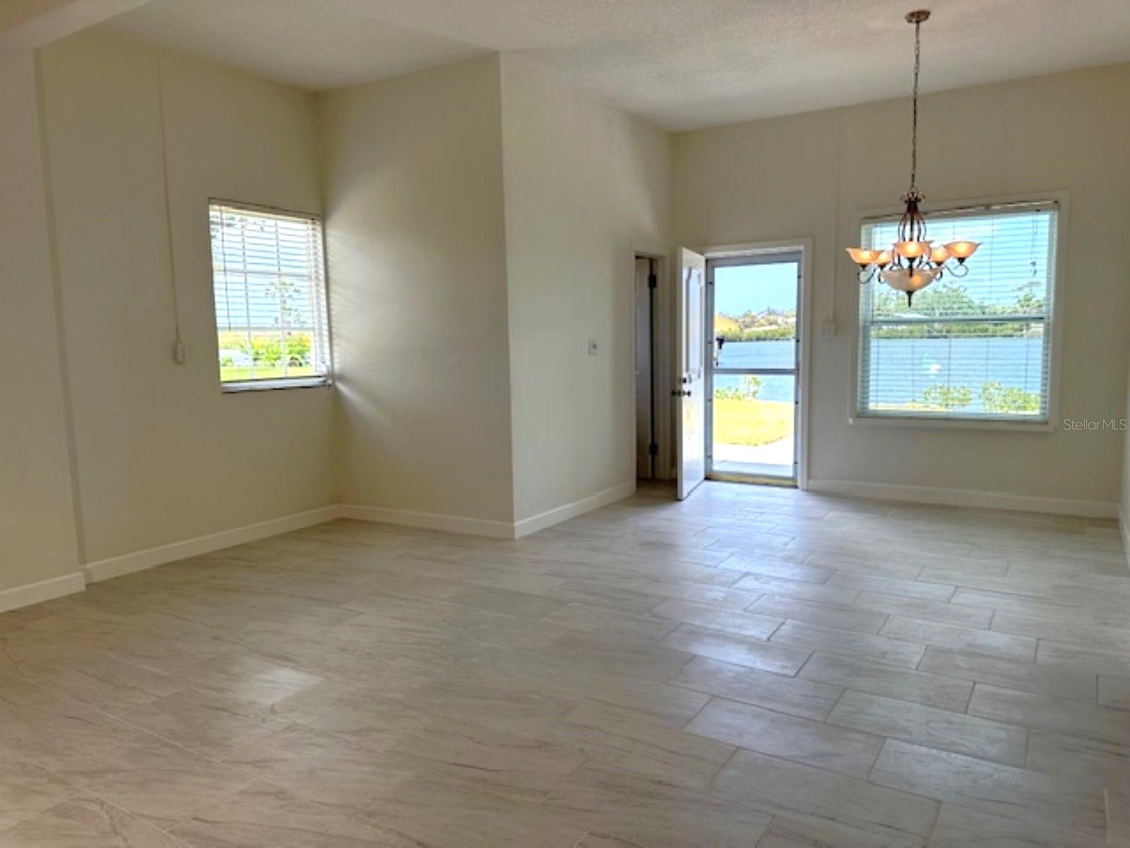 Image 6 of 33 For 498 Buena Vista Drive