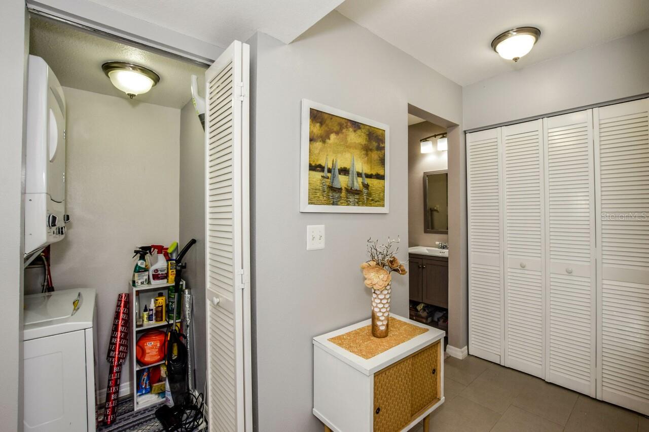 Image 21 of 48 For 427 Cerromar Lane 356