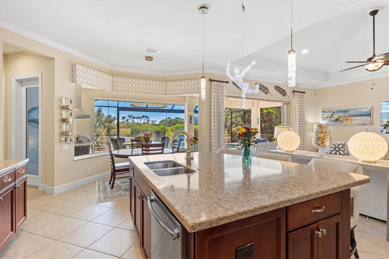 Listing photo id 13 for 20126 Elegante Court