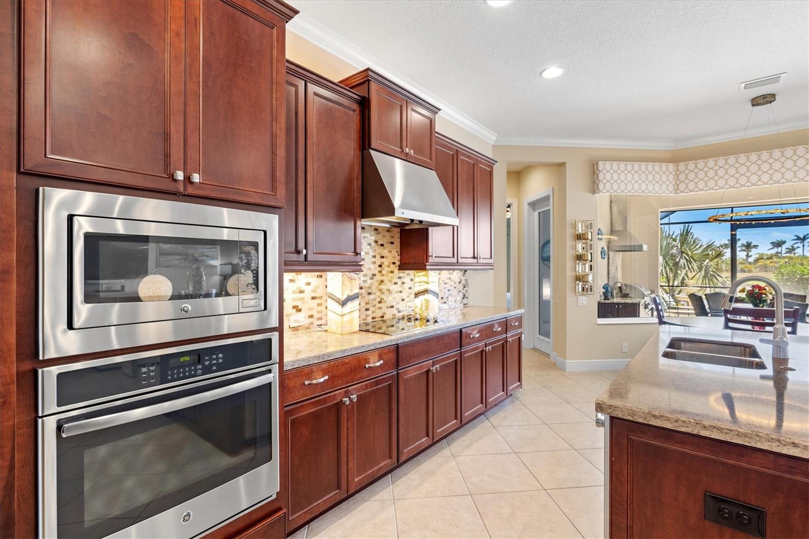 Listing photo id 17 for 20126 Elegante Court