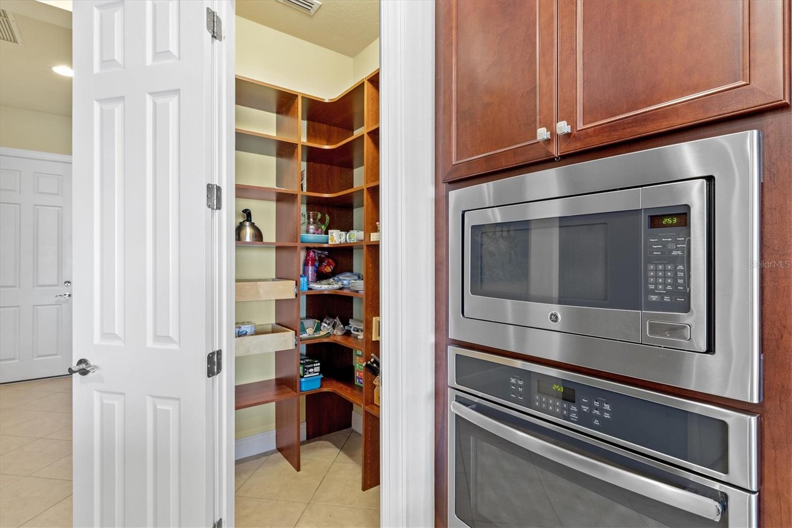Listing photo id 18 for 20126 Elegante Court