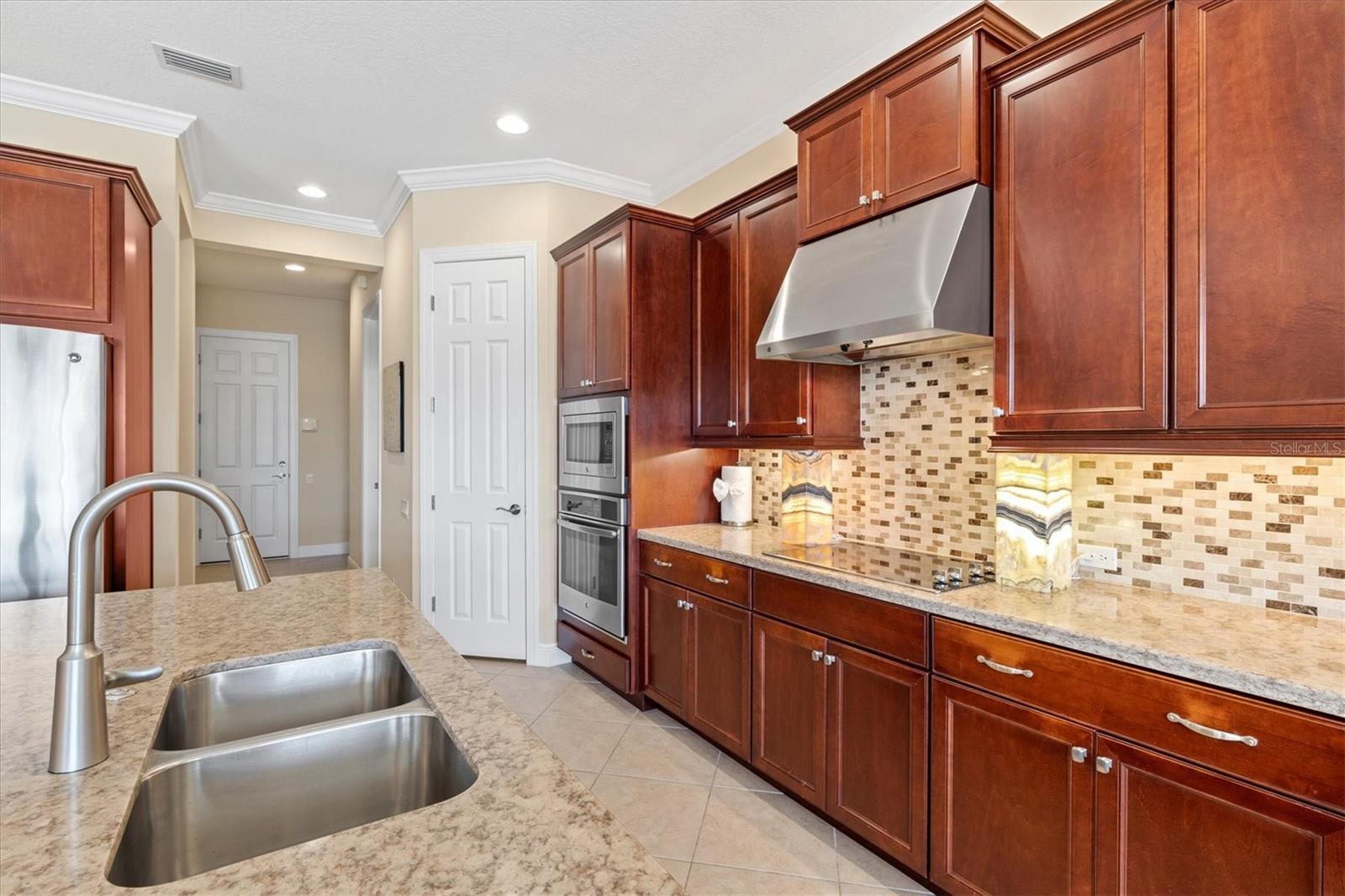 Listing photo id 24 for 20126 Elegante Court
