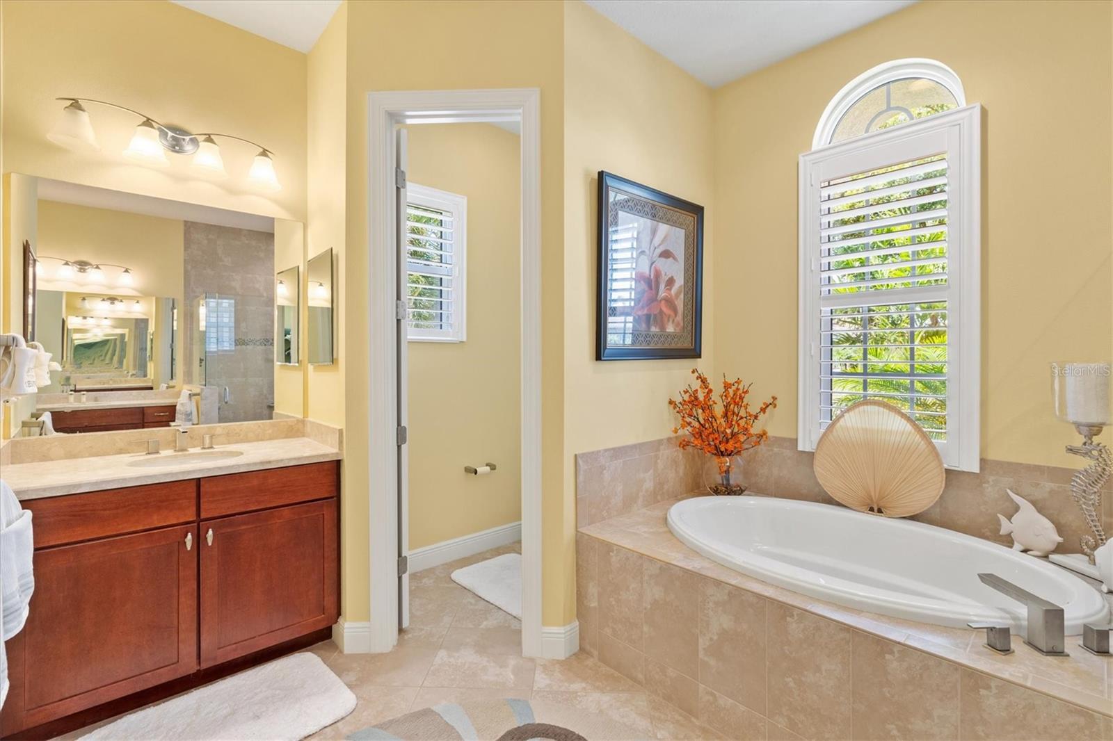 Listing photo id 33 for 20126 Elegante Court