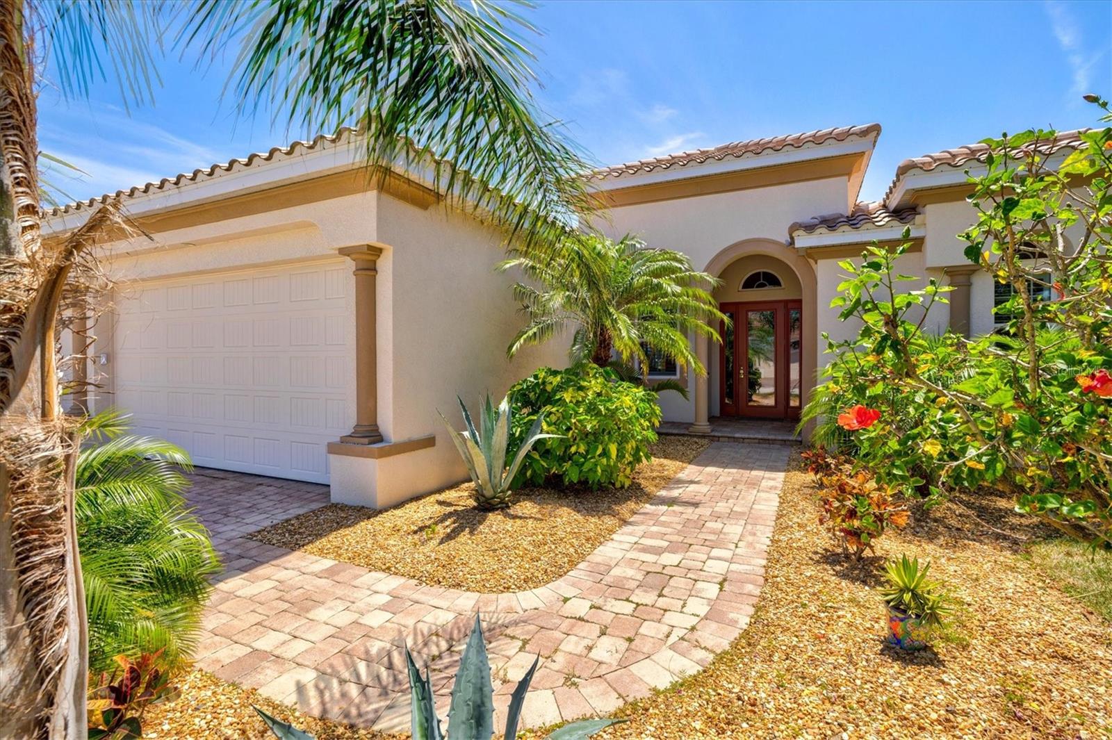 Listing photo id 2 for 20126 Elegante Court