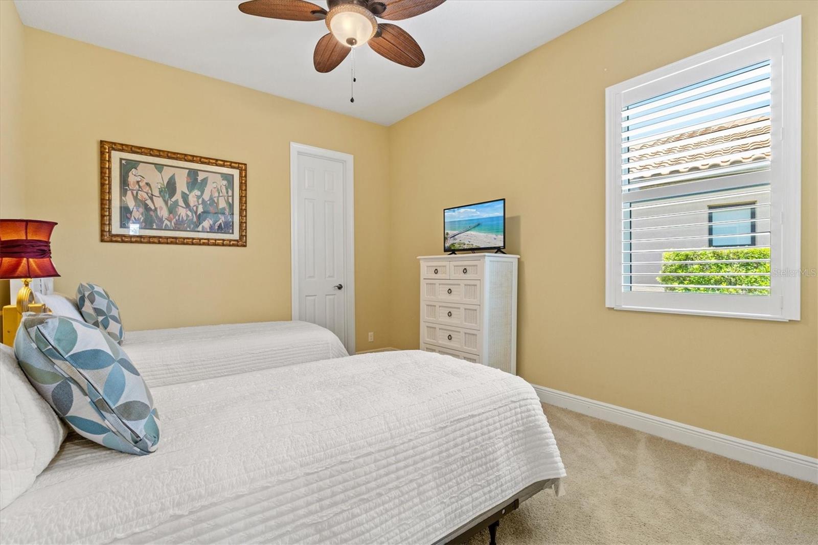 Listing photo id 39 for 20126 Elegante Court