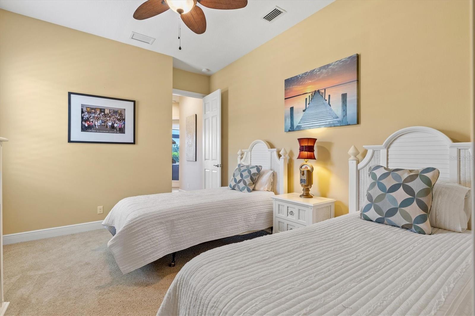 Listing photo id 40 for 20126 Elegante Court