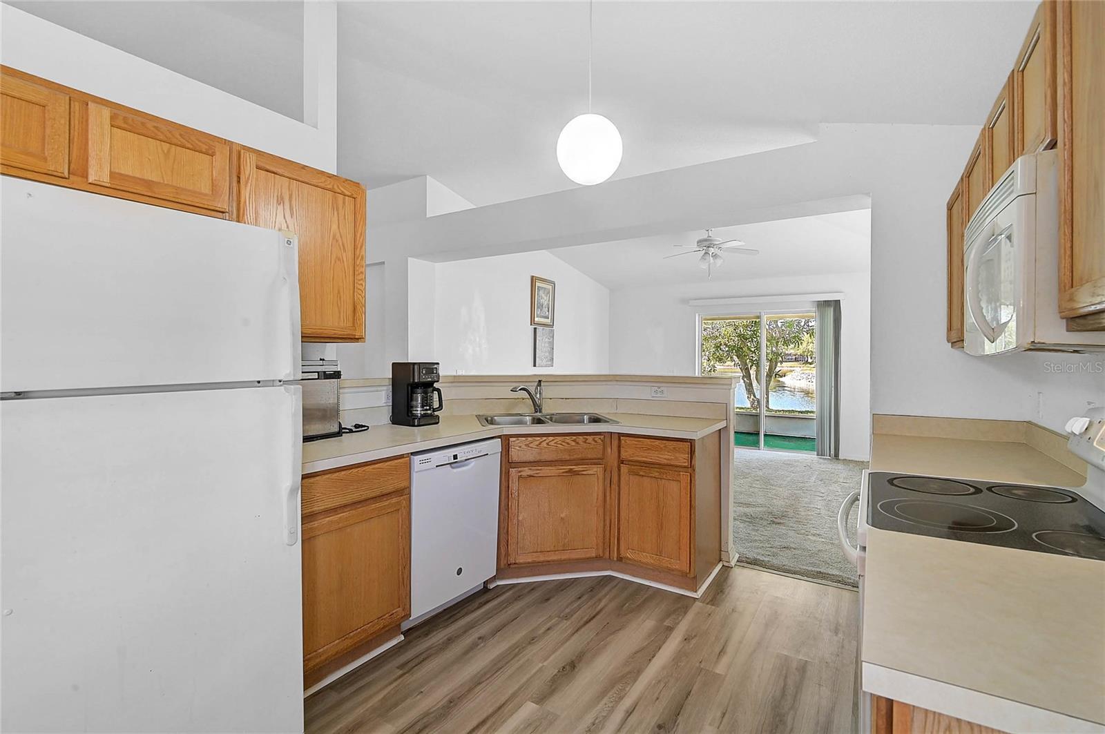 Image 10 of 47 For 24477 Lakeside Manor