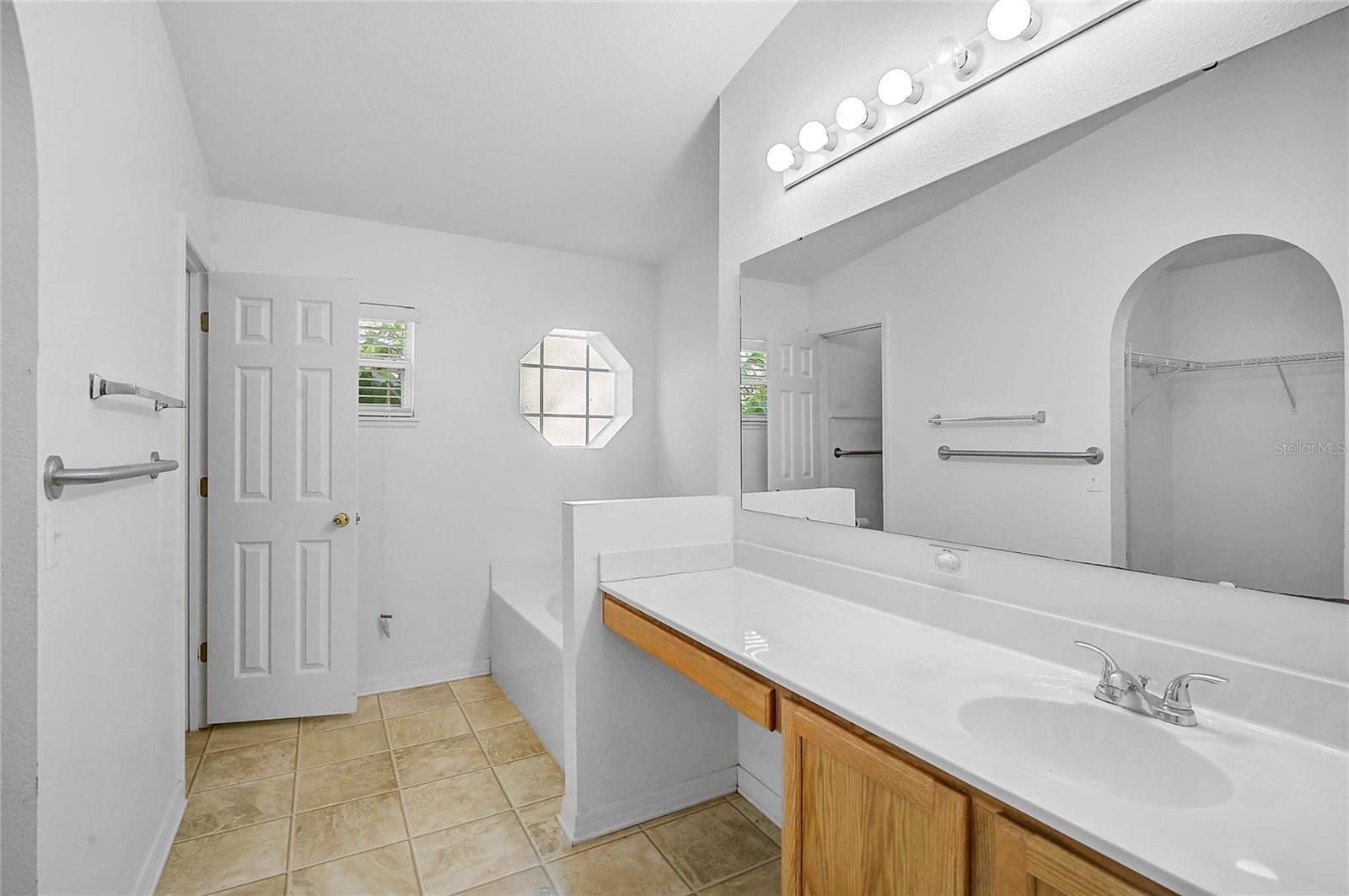 Image 19 of 47 For 24477 Lakeside Manor