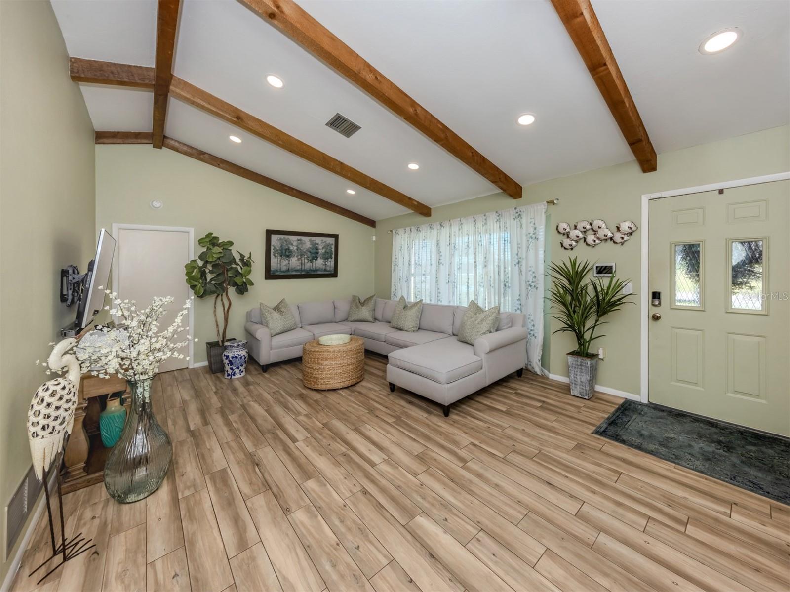 Image 5 of 71 For 1231 Pine Needle Road